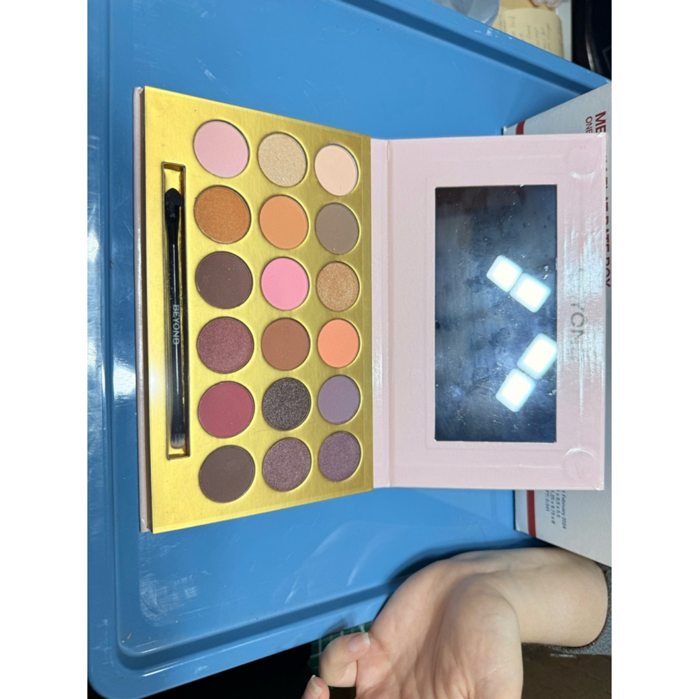 Beyond Eyeshadow Palette Pink Multi-color NWT